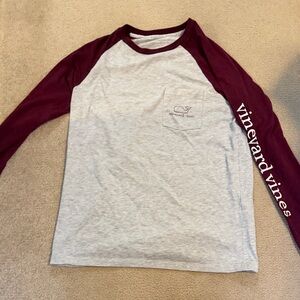 Vineyard Vines Men's Light Gray and Maroon Long Sleeve Tee
